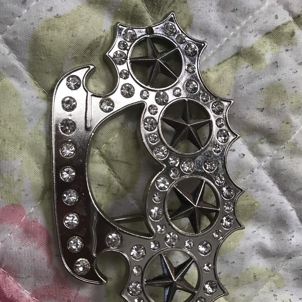 Bling bling brass knuckle belt buckle